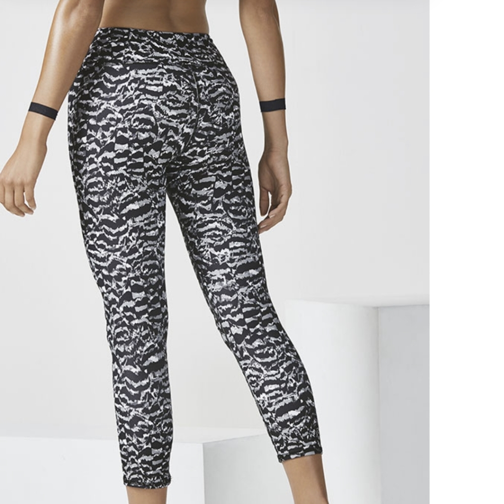Fabletics Define Mid-Rise Capri - image 1